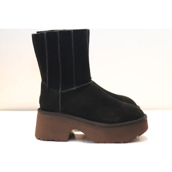 UGG Twin Seam New Heights boots Sz 8 black suede - Picture 1 of 7